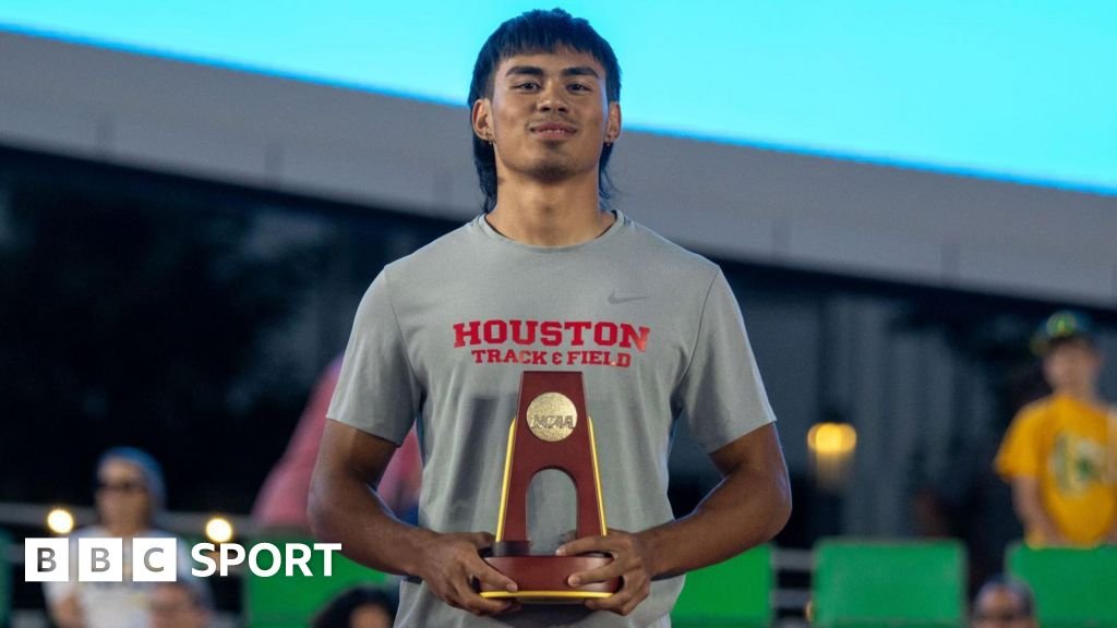 Louie Hinchliffe is presented with his trophy following his 100m victory at the NCAA Championships