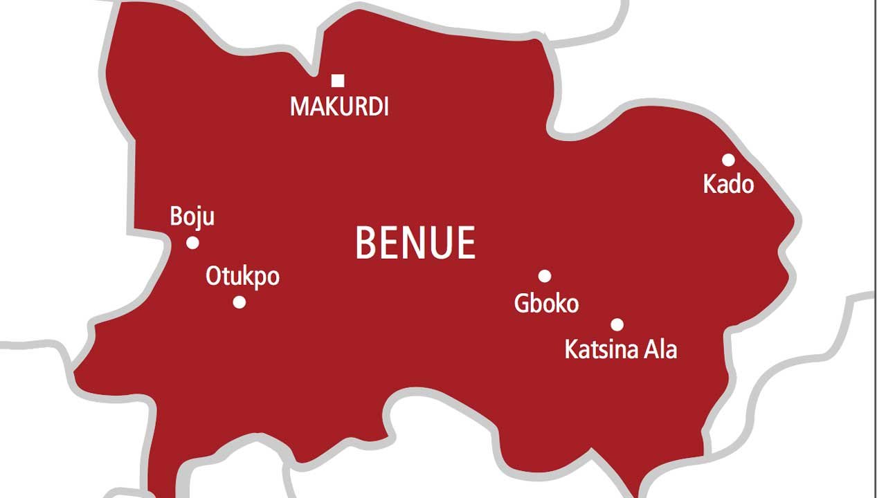 Jungle justice: Mob set ablaze suspected armed robber in Benue